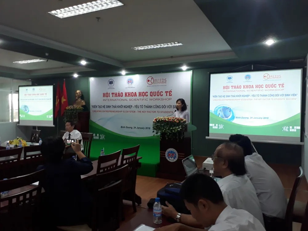 Hiệu trưởng Trường ĐH KTKT Bình Dương phát biểu tại hội thảo