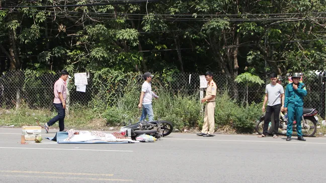 Hiện trường vụ tai nạn. Ảnh: XUÂN TRUNG