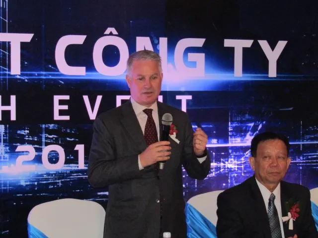 Đại diện tạp đoàn Warburg Pincus phát biểu tại lễ ra mắt liên doanh