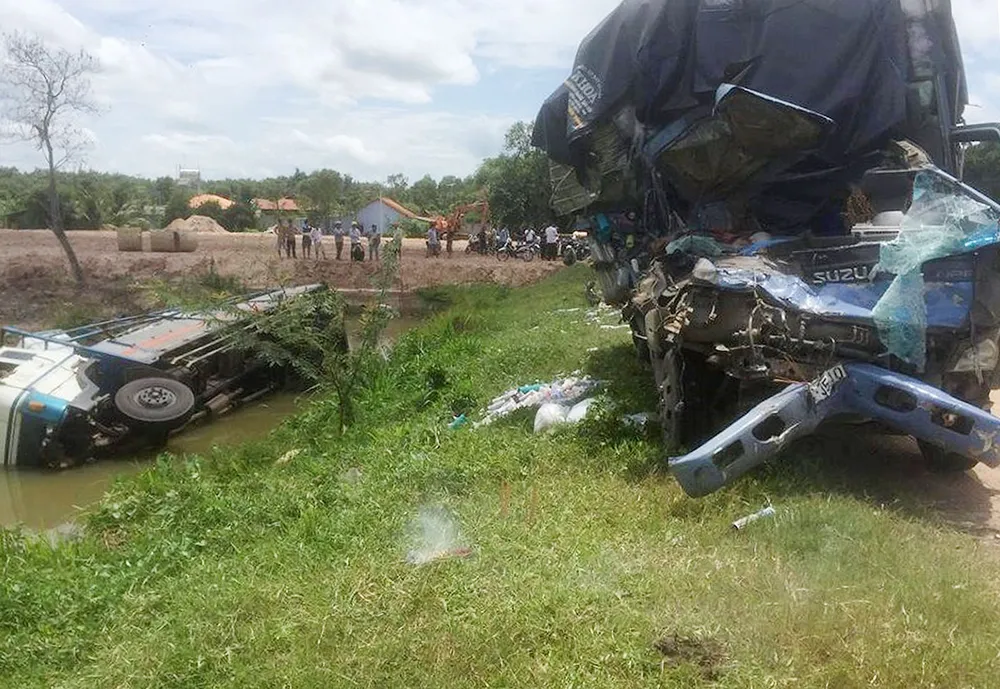Tai nạn liên hoàn tại Bình Dương, 3 người tử vong tại chỗ, 1 người bị thương  ảnh 1
