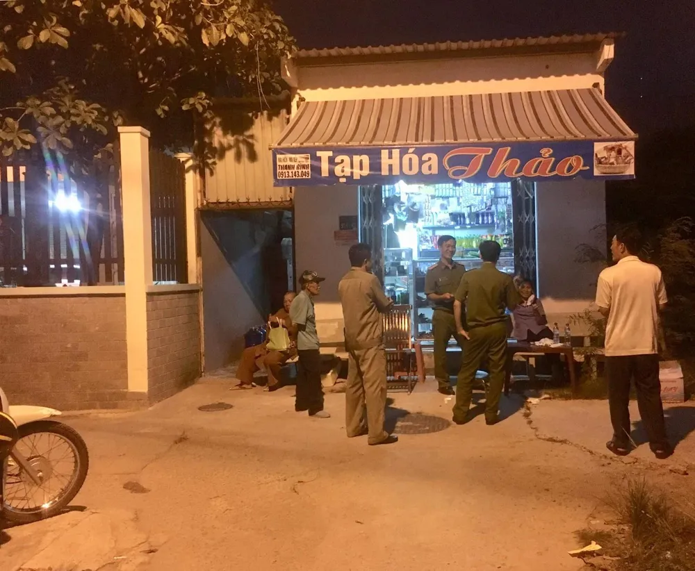 Lực lượng chức năng tới hiện trường điều tra vụ việc