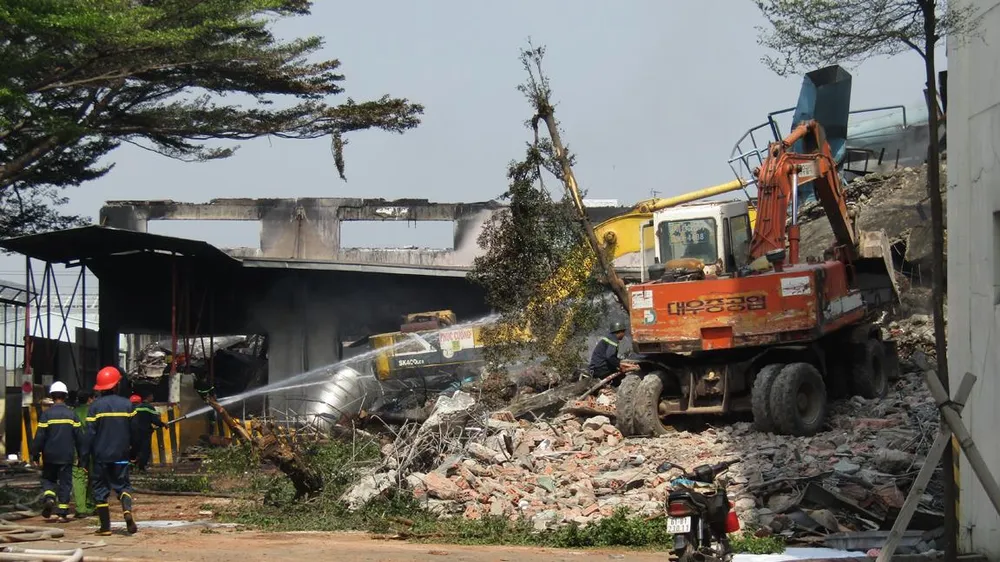 Cảnh tan hoang sau vụ cháy ở KCN Việt Hương ảnh 3