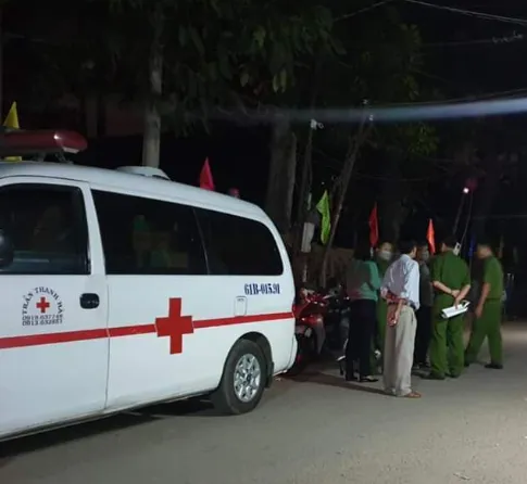 Lực lượng chức năng khám nghiệm hiện trường