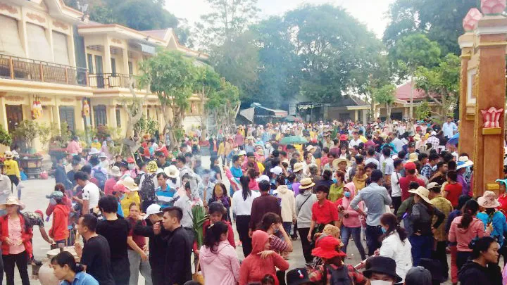 Khách du lịch đông nghẹt tại núi Bà Đen trong ngày mùng 4