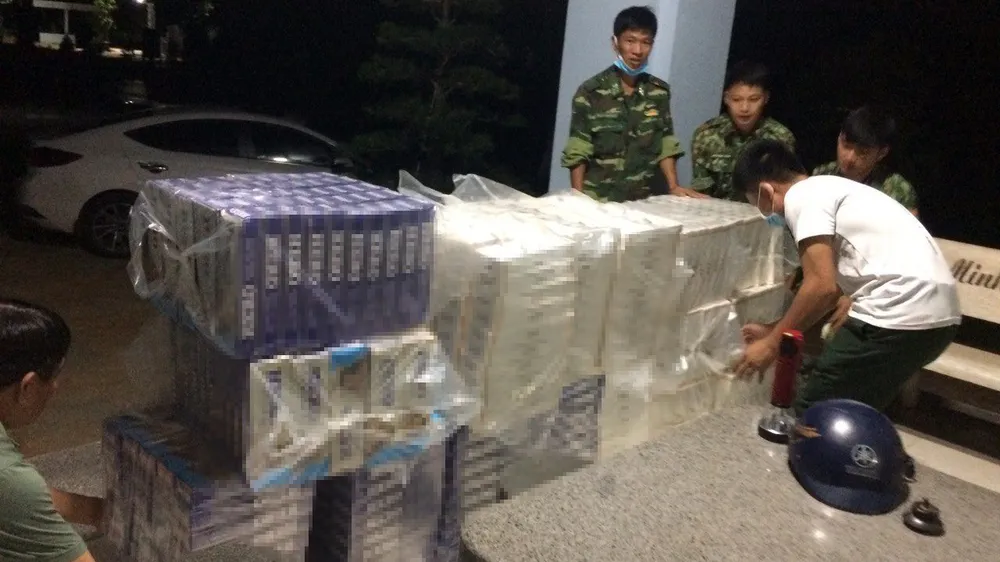 Lực lượng chức năng kiểm đếm, thu giữ tang vật