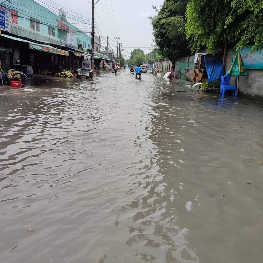 Bình Dương: Mưa lớn gây ngập ở nhiều nơi ảnh 2