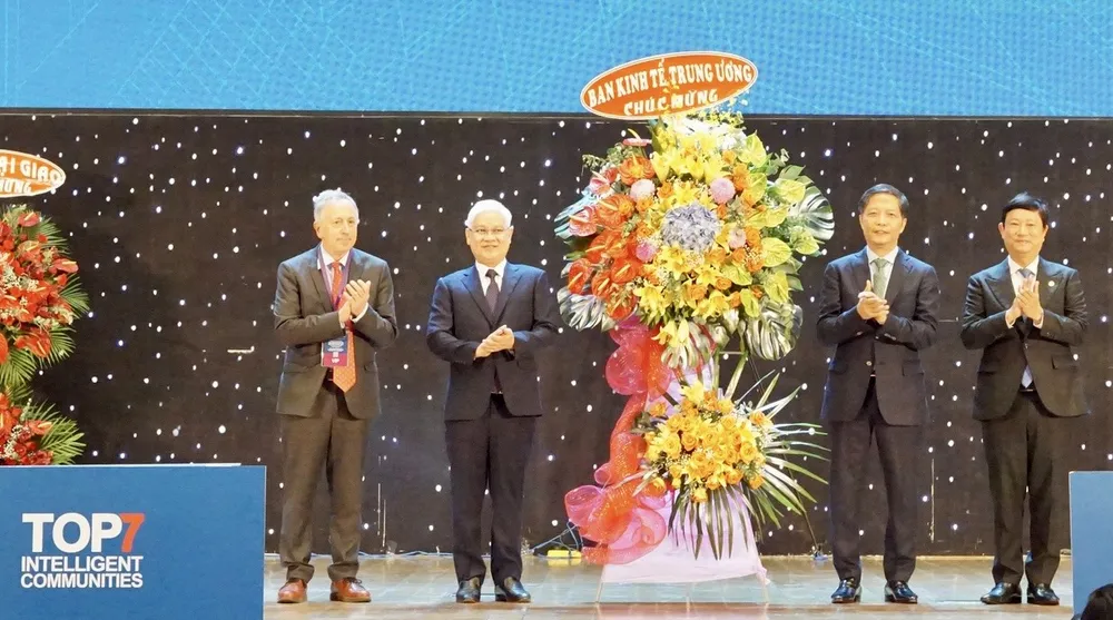 Trưởng Ban kinh tế Trung ương: Bình Dương phải luôn giữ tinh thần đổi mới sáng tạo ảnh 1