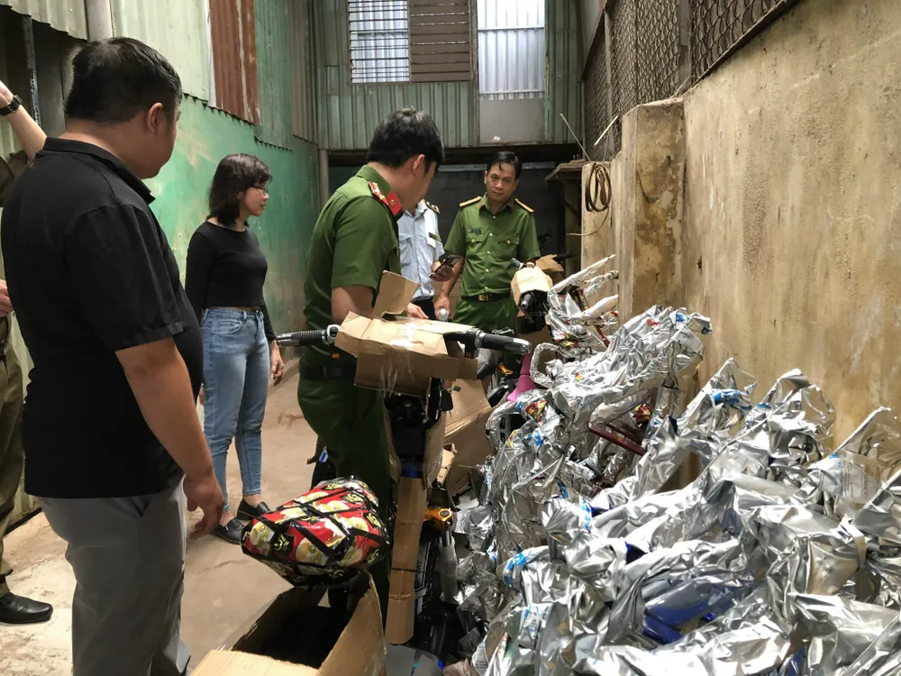 Bình Dương: Bắt quả tang cơ sở sản xuất xe đạp điện giả nhãn mác  ảnh 1