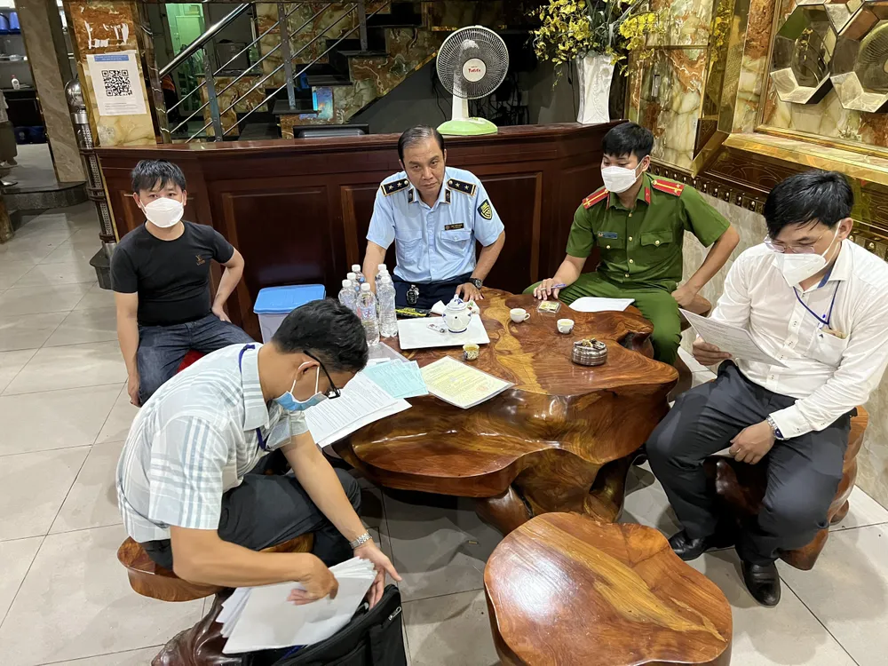 Bình Dương: Rút giấy phép nhiều cơ sở karaoke, massage ảnh 2