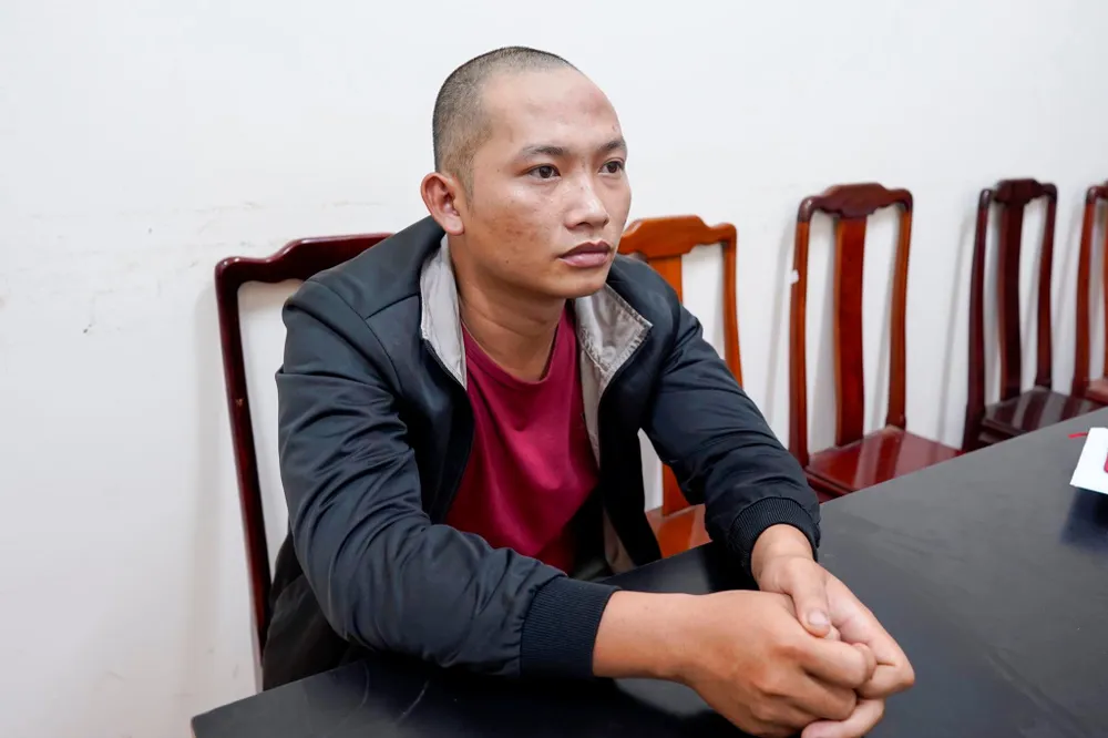 Vụ bé gái 7 tuổi ở Bình Phước bị bạo hành dã man: Khởi tố mẹ và cha dượng ảnh 2