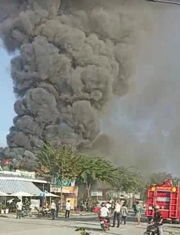 Lại xảy ra vụ cháy ở cơ sở phế liệu ở Bình Dương ảnh 1