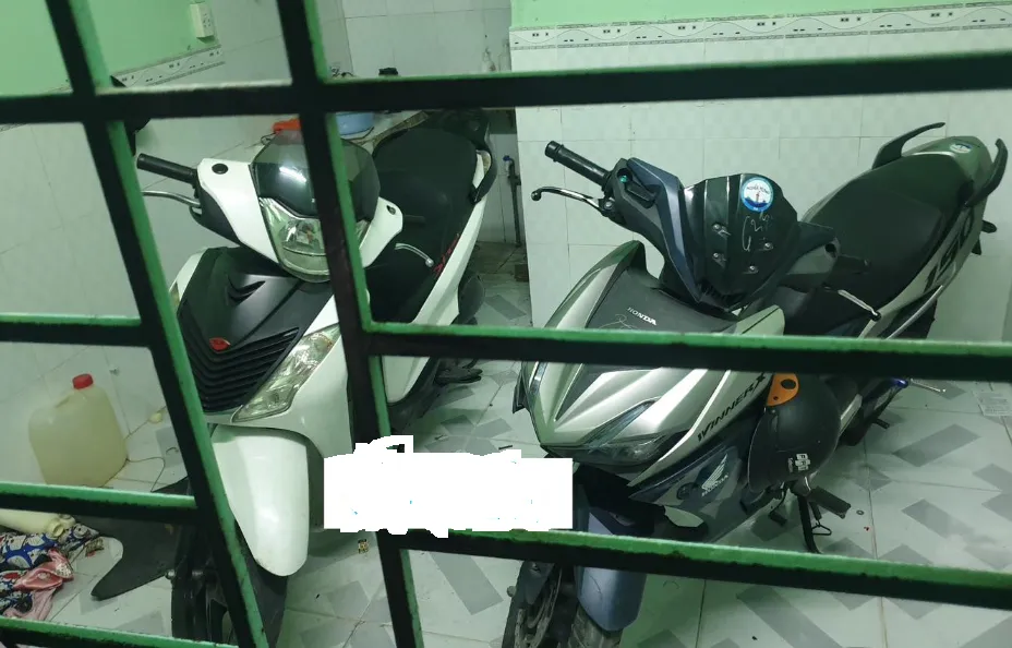 Hai chiếc xe nghi bị mất được phát hiện trong phòng trọ trên địa bàn phường Bình Hòa, TP Thuận An Hai chiếc xe nghi bị mất được phát hiện trong phòng trọ trên địa bàn phường Bình Hòa, TP Thuận An