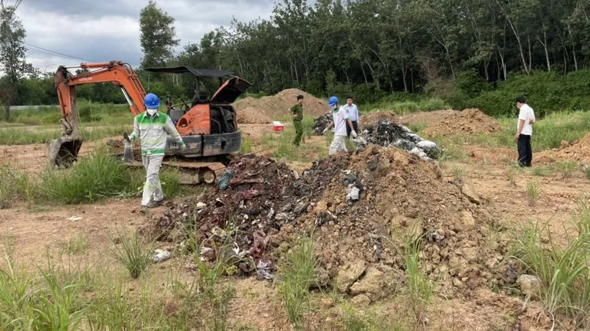 Hiện trường vụ chôn lấp rác thải Hiện trường vụ chôn lấp rác thải