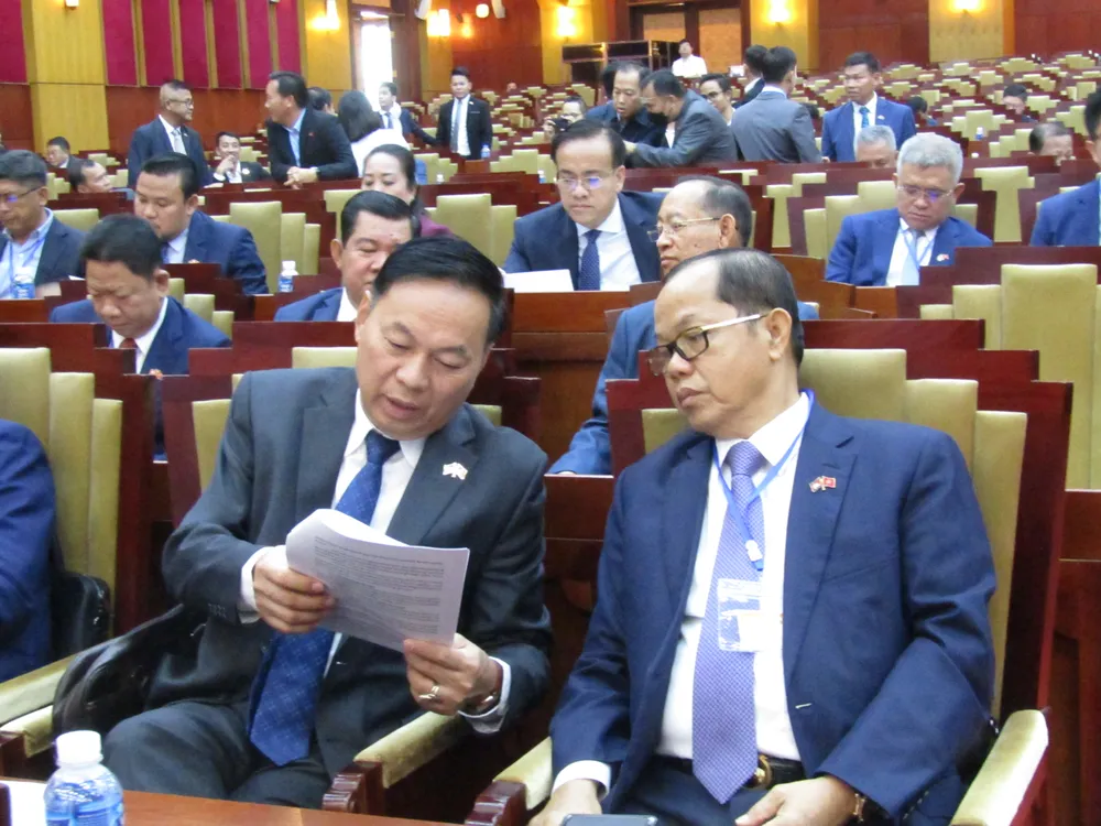 Các đại biểu thảo luận tại hội nghị. Ảnh: XUÂN TRUNG