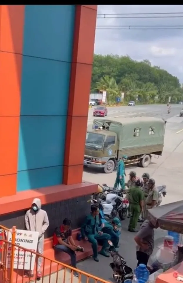 Hình ảnh công an xuất hiện trong trường đua Đại Nam được các mạng xã hội đăng tải Hình ảnh công an xuất hiện trong trường đua Đại Nam được các mạng xã hội đăng tải