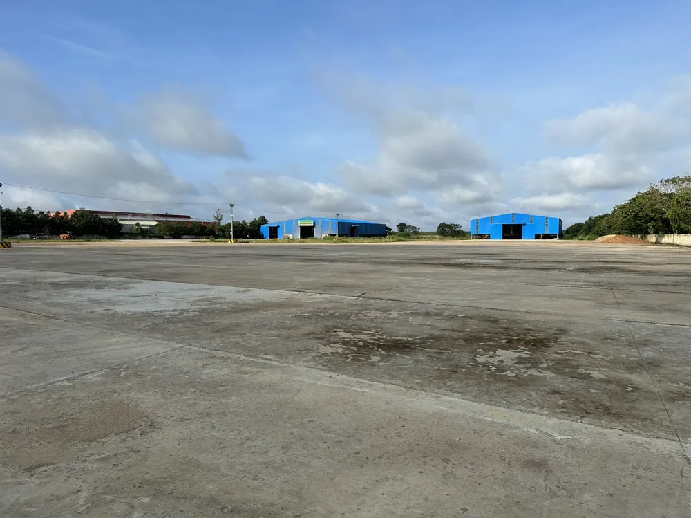 Một bãi tập kết hàng hoá trên địa bàn huyện Tân Biên