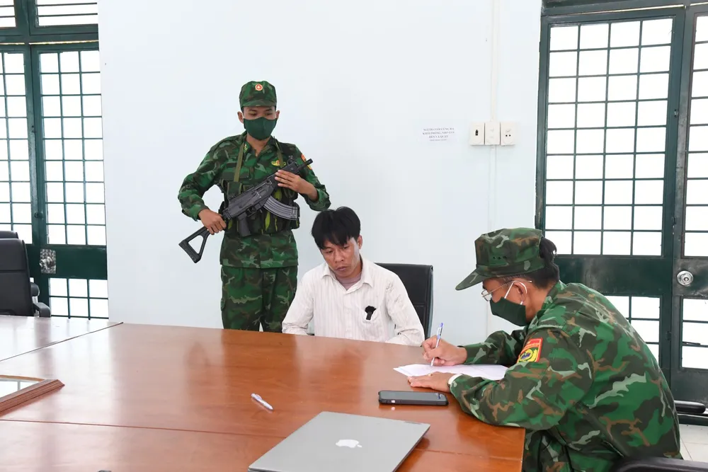 Ảnh 4_Trần Văn Sướng khai nhận quá trình vận chuyển ma túy qua biên giới.jpg