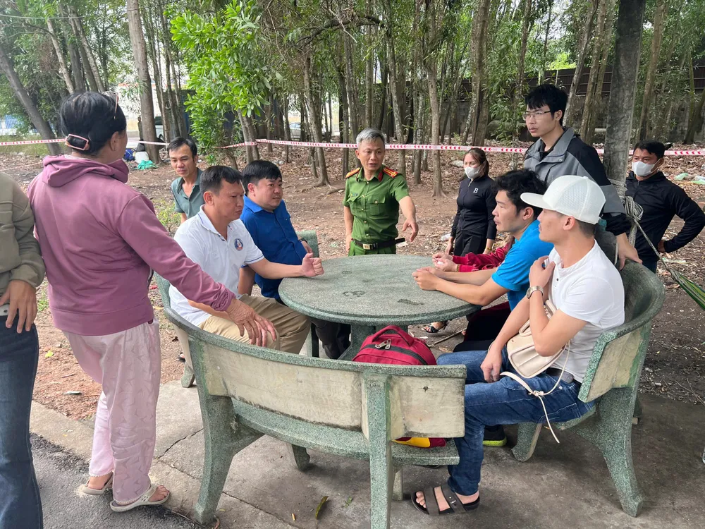 Công an làm việc vụ 2 người tử ovng.jpg