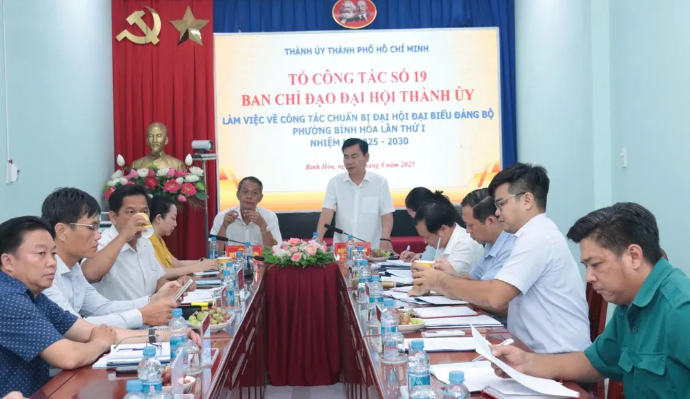 Quang cảnh buổi làm việc