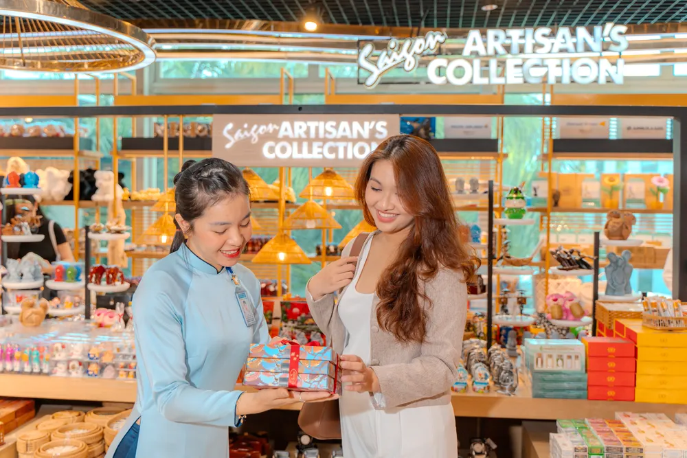 Tại SASCO Shop, hành khách tìm thấy những món quà nhỏ mang ý nghĩa lớn, đậm chất văn hóa đất nước, vùng miền Việt Nam.jpg