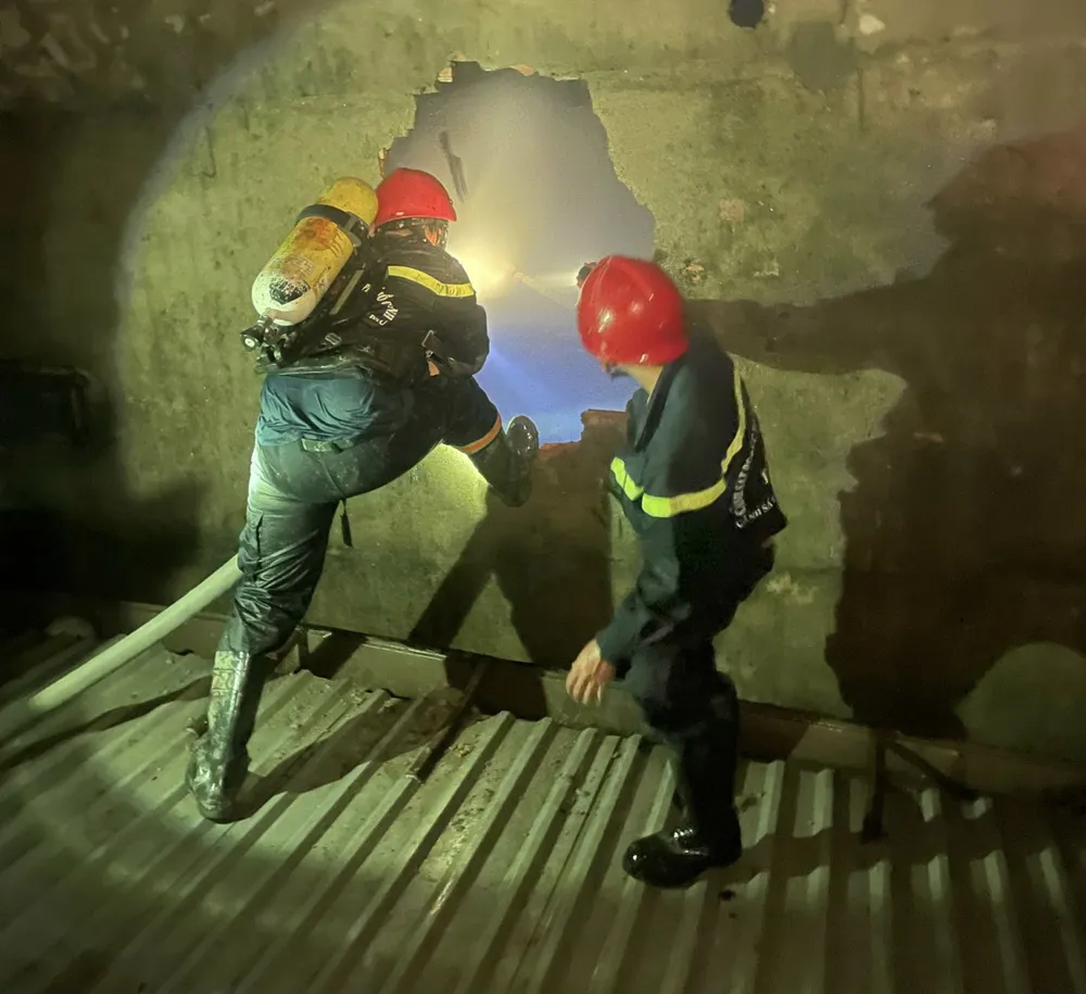 Thăm hỏi gia đình nạn nhân vụ cháy ở quận Tân Phú ảnh 2