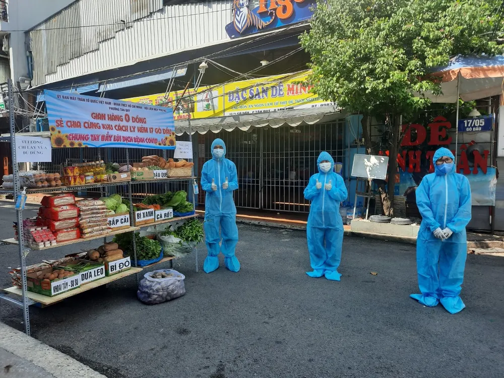 Gian hàng 0 đồng chia sẻ cùng người dân trong khu cách ly ảnh 2