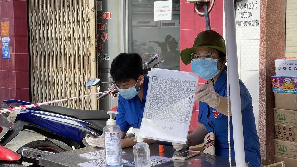 Gắn wifi để người dân khai báo y tế khi qua trạm kiểm soát dịch Covid-19 ở Gò Vấp ảnh 1