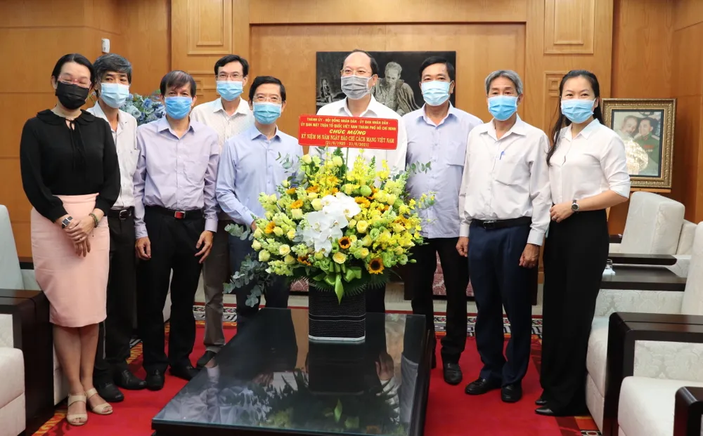 Lãnh đạo TPHCM thăm Báo Sài Gòn Giải Phóng ảnh 1