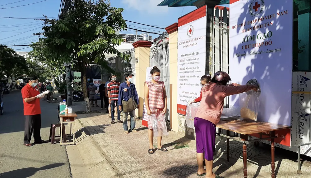 “ATM gạo Chữ thập đỏ” đến với người dân quận Bình Tân ảnh 5