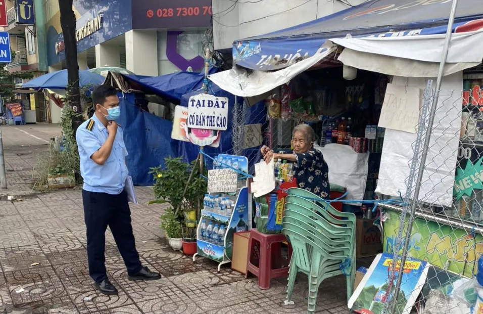 Quận Bình Tân phạt 52,5 triệu đồng các trường hợp không đeo khẩu trang, tụ tập nơi công cộng ảnh 4