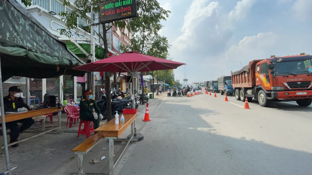 Hệ thống camera soi chiếu giấy tờ tại chốt kiểm soát dịch ảnh 7