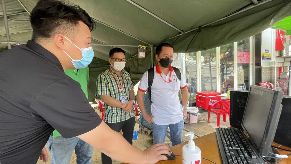 Hệ thống camera soi chiếu giấy tờ tại chốt kiểm soát dịch ảnh 6