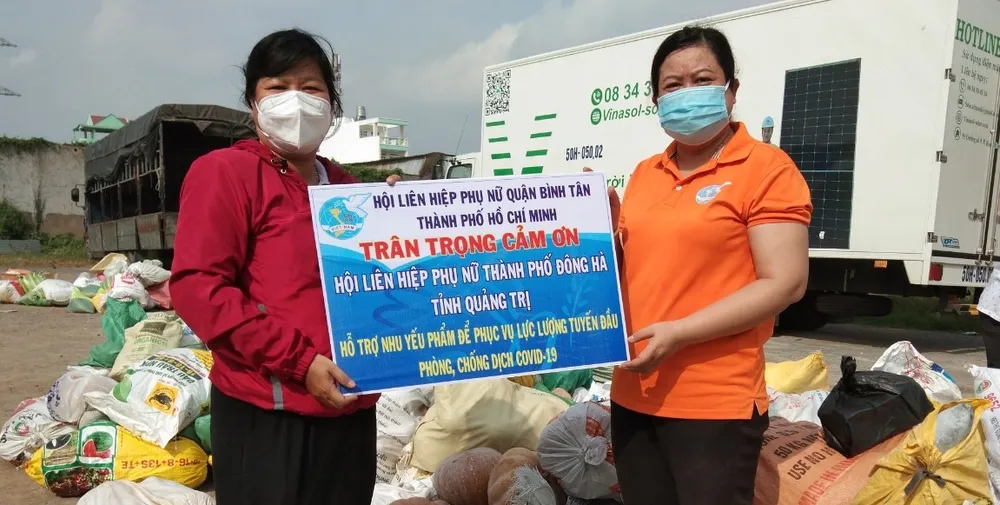 Trao tặng 1.432 phần quà đến công nhân ngừng việc do dịch Covid-19 ảnh 3