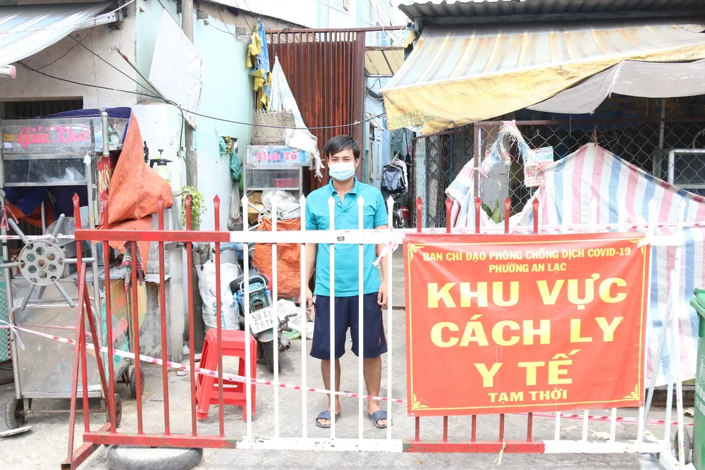 Bí thư Thành ủy TPHCM Nguyễn Văn Nên thăm, động viên người dân ở trọ phải giãn cách ảnh 2