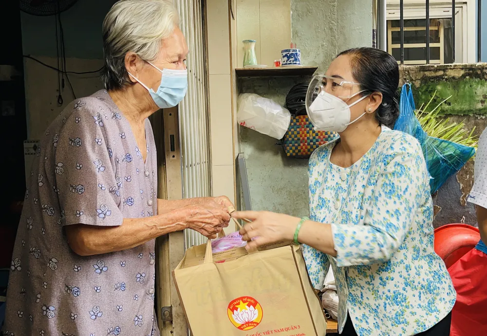 Chủ tịch HĐND TPHCM Nguyễn Thị Lệ: Các địa phương giãn cách triệt để, không để lây lan mới ảnh 1