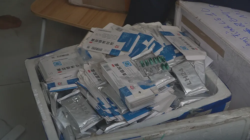 Thu giữ lô thuốc tân dược nghi nhập lậu, quảng cáo điều trị Covid-19 ảnh 1