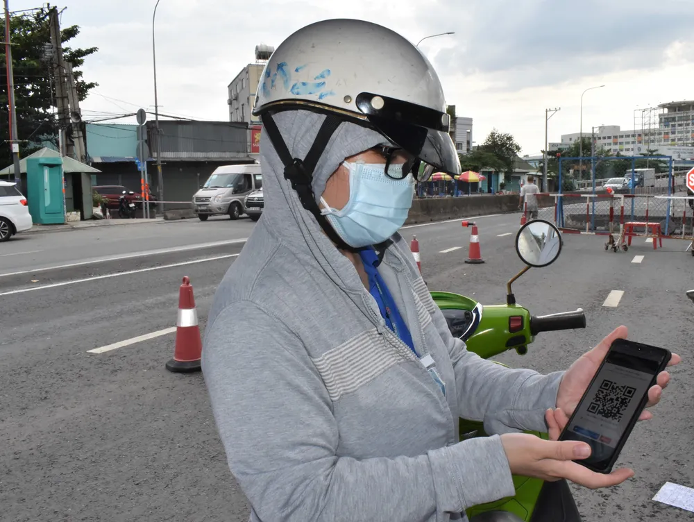 Công an TPHCM triển khai khai báo di biến động dân cư ở các chốt nội thành từ hôm nay ảnh 3