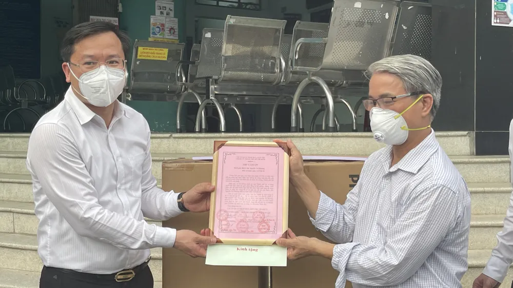  Văn phòng Thành ủy TPHCM thăm hỏi, động viên lực lượng tuyến đầu ảnh 2