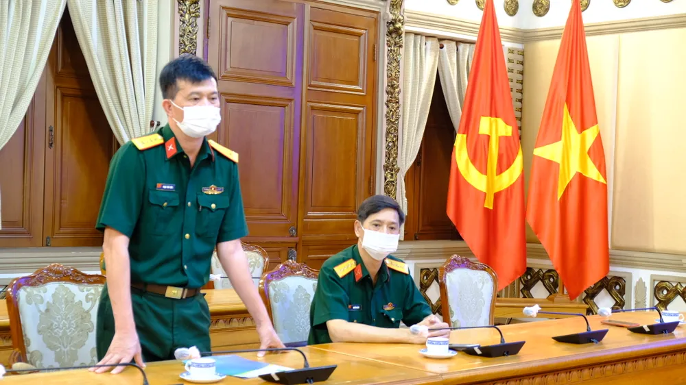 Chung tay góp sức cho chương trình 300.000 đồ bảo hộ, khẩu trang y tế của HĐND TPHCM ảnh 4