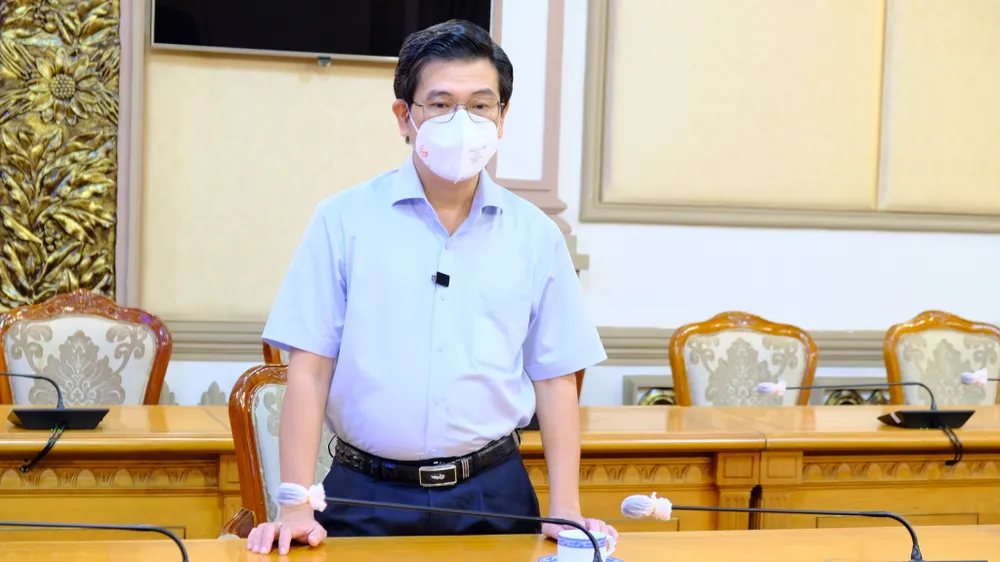 Chung tay góp sức cho chương trình 300.000 đồ bảo hộ, khẩu trang y tế của HĐND TPHCM ảnh 1