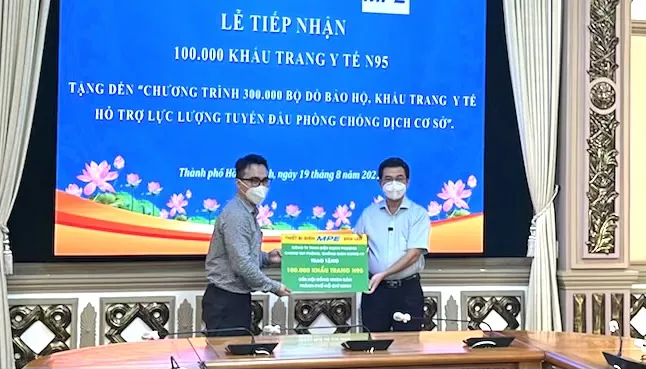Chung tay góp sức cho chương trình 300.000 đồ bảo hộ, khẩu trang y tế của HĐND TPHCM ảnh 3