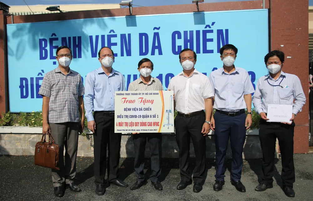 Các quận huyện cần 'chia lửa' với nhau trong điều trị Covid-19 ảnh 2