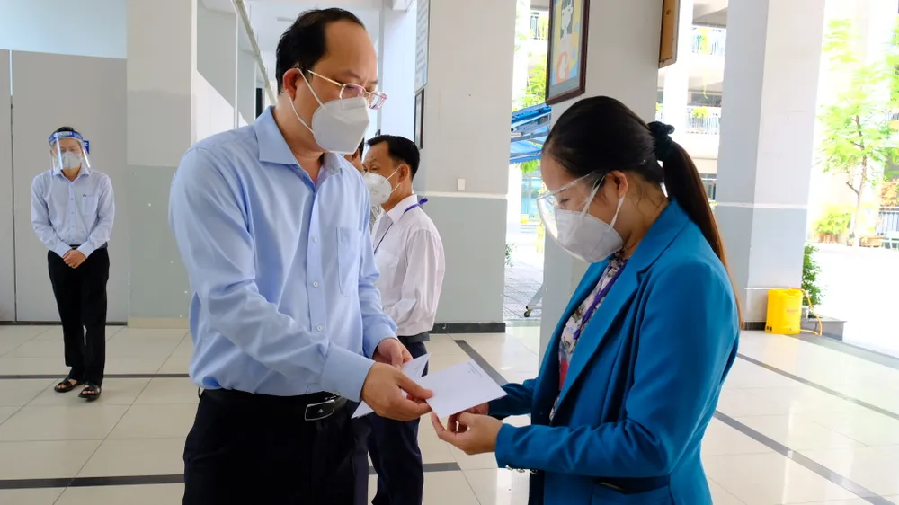 Chăm lo hỗ trợ nhu yếu phẩm phải đúng nhu cầu người dân ảnh 4