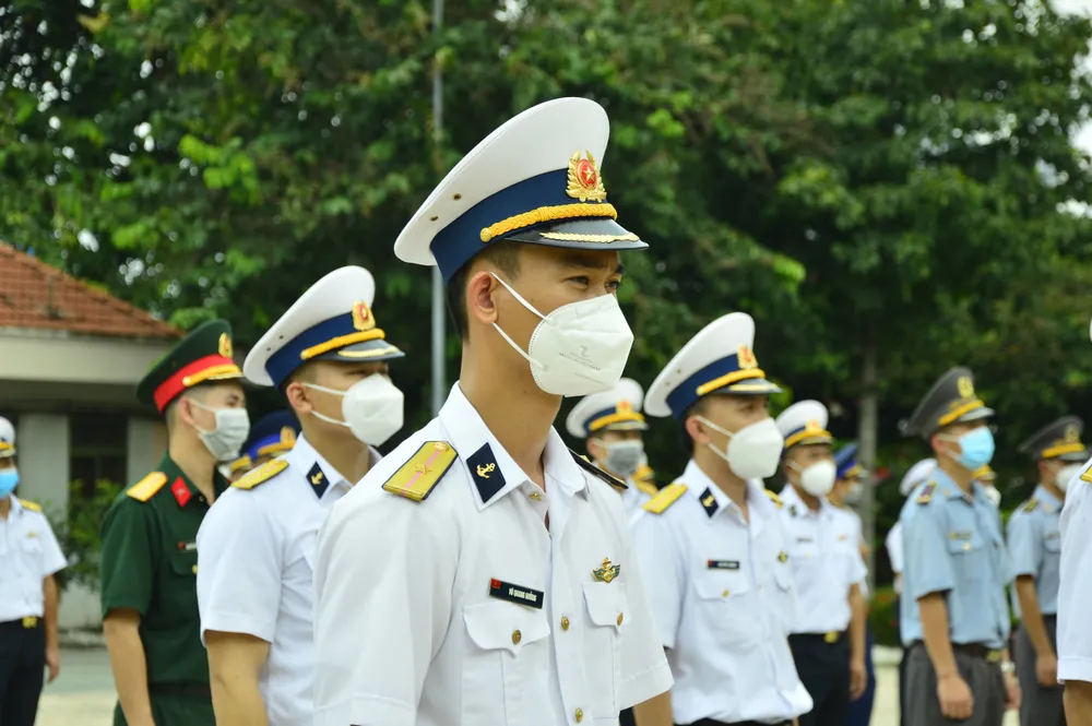 300 cán bộ, học viên Trường Cao Đẳng Hải quân và Trường Sĩ quan Lục Quân 2 tham gia chống dịch  ảnh 2