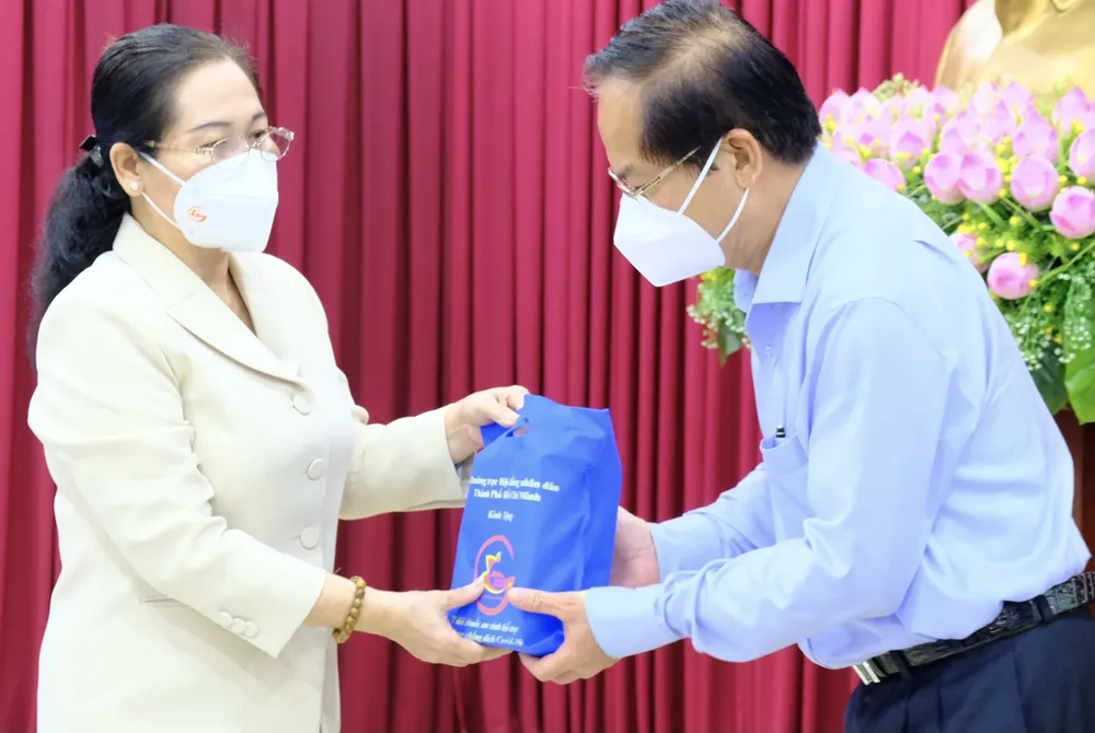 Chủ tịch HĐND TPHCM Nguyễn Thị Lệ: Phải giữ vững pháo đài chống dịch Covid-19 ảnh 4