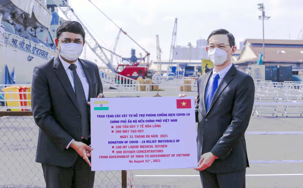 TPHCM tiếp nhận 100 tấn oxy từ Ấn Độ ảnh 1