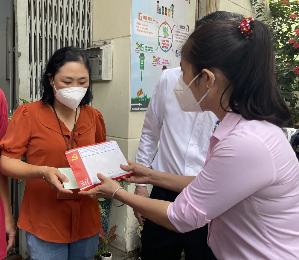 Lãnh đạo TPHCM động viên cán bộ cơ sở bảo vệ pháo đài chống dịch Covid-19 ảnh 5