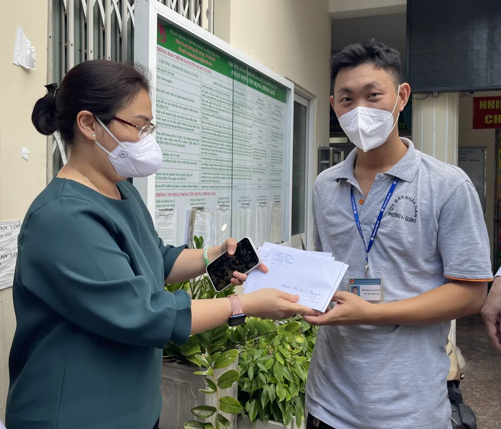 Lãnh đạo TPHCM động viên cán bộ cơ sở bảo vệ pháo đài chống dịch Covid-19 ảnh 6