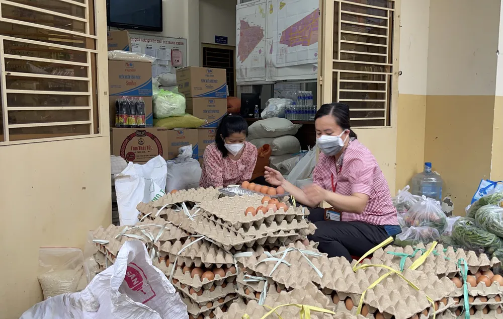 Lãnh đạo TPHCM động viên cán bộ cơ sở bảo vệ pháo đài chống dịch Covid-19 ảnh 8