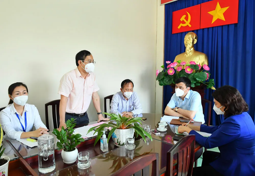 Phó Chủ tịch UBND TPHCM Lê Hòa Bình: Hành động phải kịp thời hơn, quyết liệt hơn trong chống dịch Covid-19 ảnh 4